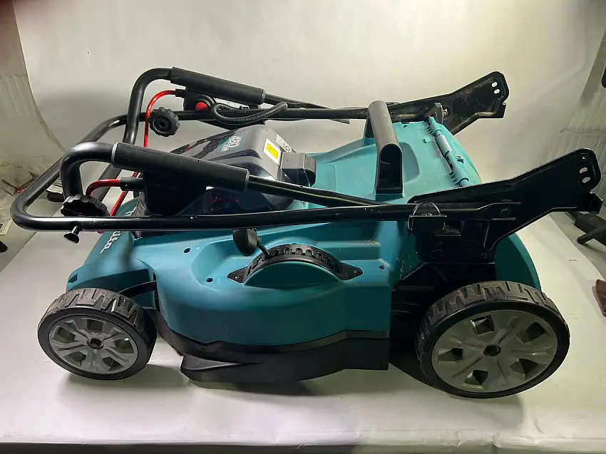 Makita DLM 480 Z Akku Rasenmäher 36 V ( 2x 18 V ) 48 cm 62 l Solo - Neuwertig
