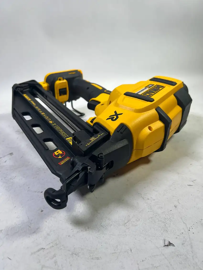 DeWalt DCN 660 N Akku Nagler 18V 32 - 63mm Brushless Solo - Reparaturgerät