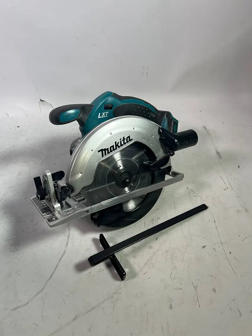 Makita DSS 611 Z 18V Li-Ion Akku Handkreissäge - „Herstellergeprüft & überholt“