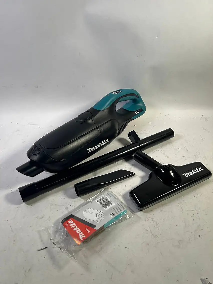 Makita DCL 182 ZB Akku Staubsauger 18 V Schwarz Solo -  Leicht Gebraucht