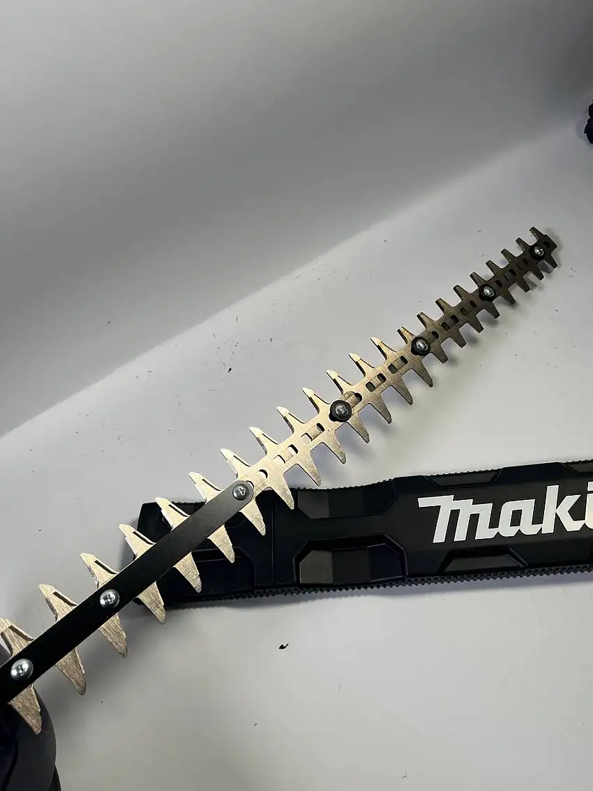 Makita DUH 607 Z Akku Heckenschere 18 V 60 cm Solo - ohne Akku, ohne Ladegerät - Leicht Gebraucht
