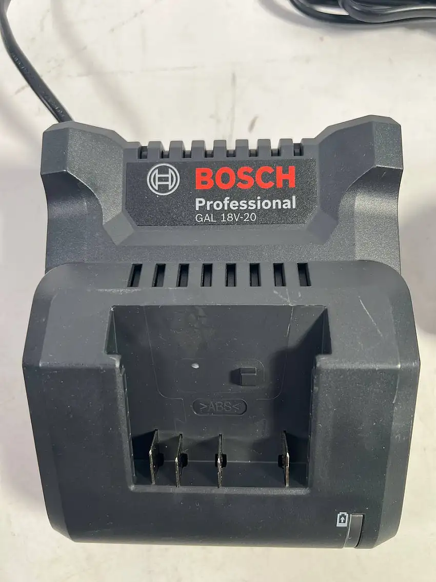 Bosch GAL 18V-20 Akku Ladegerät 10,8 - 18 V 2 A ( 2607226281 ) - Leicht Gebraucht
