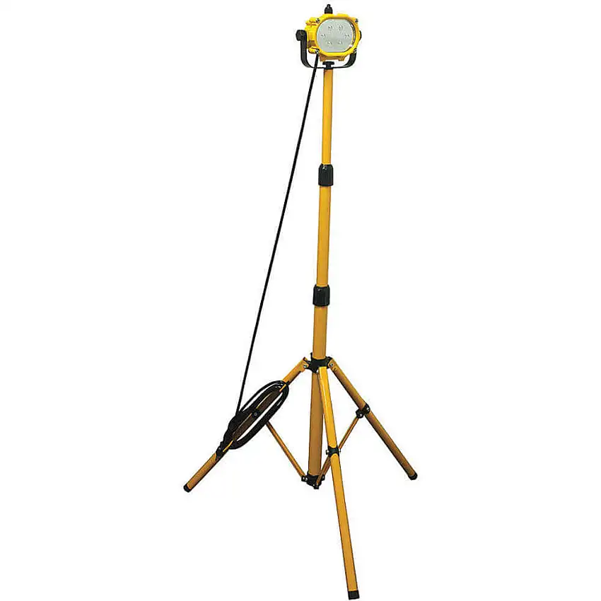 LUMAPRO 24K353 Dreibeinstativ LED 16W 120V Einzeln